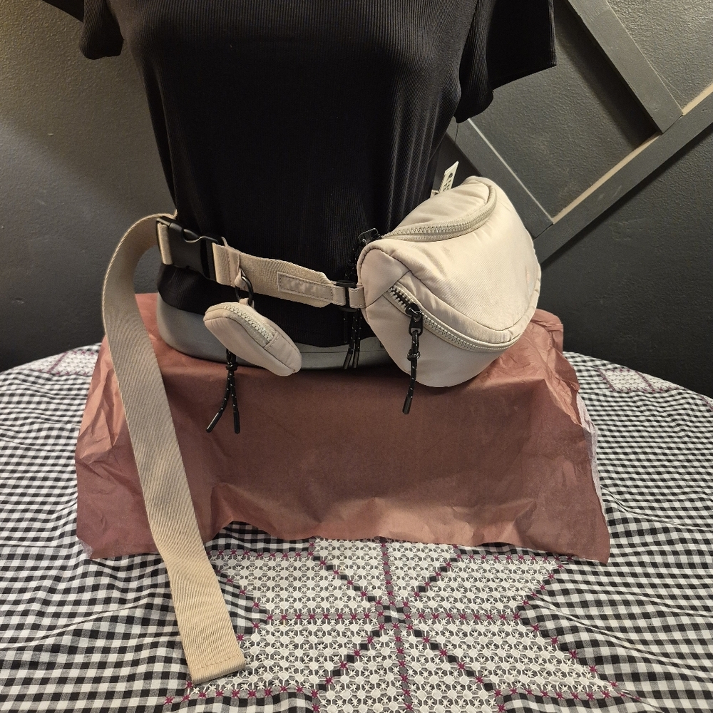 Street Level Ivory Crossbody Bag NWT - Picture 10 of 10